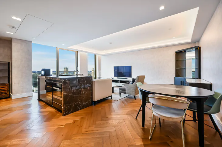Flat Belvedere Road in Greater London