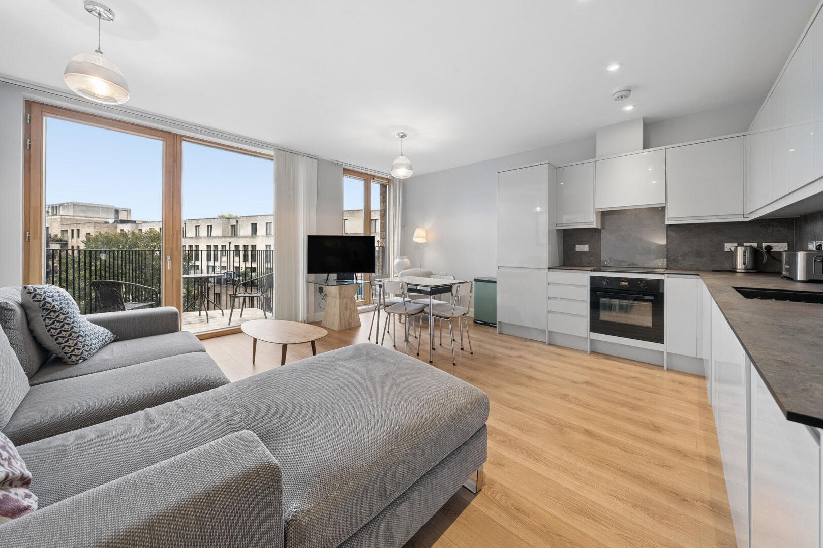 Flat Freston Road in Greater London