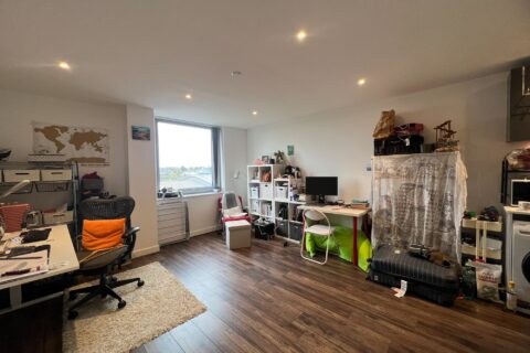 Flat Barclays Churchill Plaza in Basingstoke and Deane