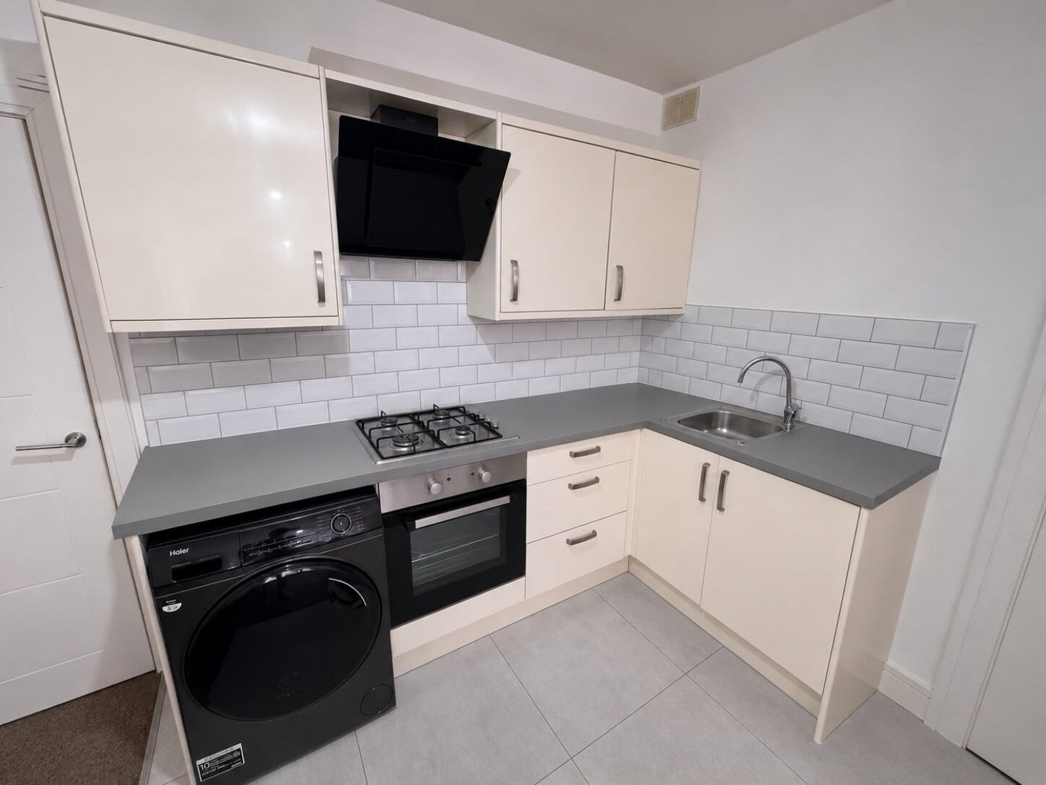 Flat Salisbury Road in Greater London