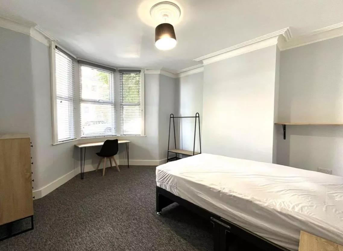 Room Stanbury Avenue in Bristol