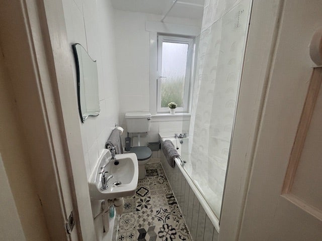 Room Clearburn Crescent in City of Edinburgh