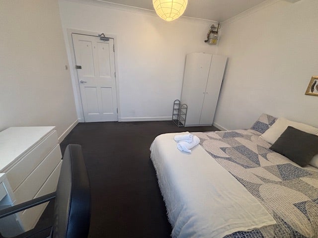 Room Clearburn Crescent in City of Edinburgh