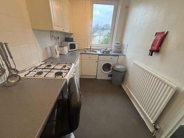 Room Clearburn Crescent in City of Edinburgh