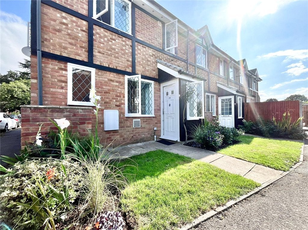 House Hawthorn Close in Greater London