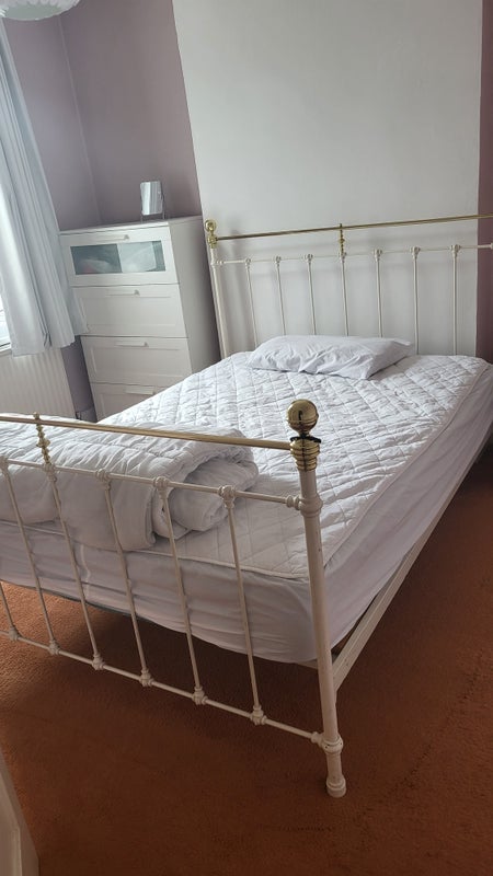 Room Russell Road in Greater London