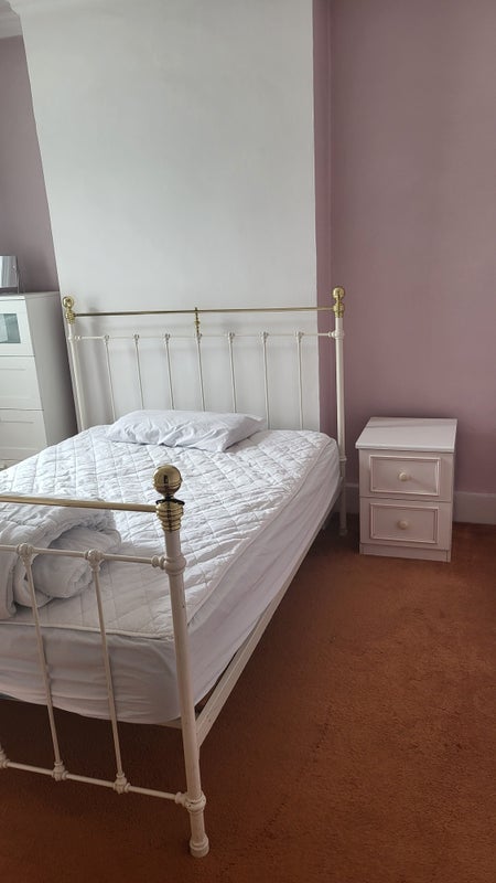 Room Russell Road in Greater London