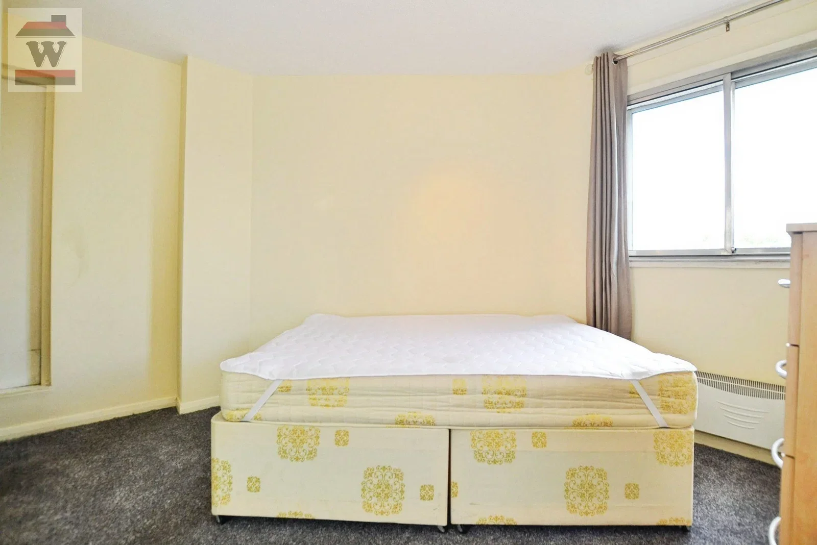 Flat Bath Road in Greater London