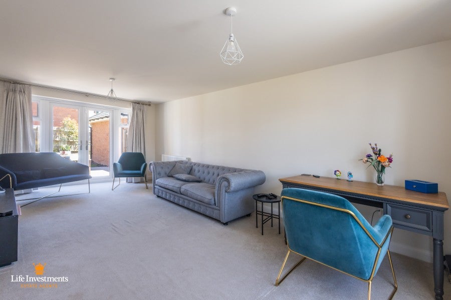 House Spectrum Avenue in Rugby