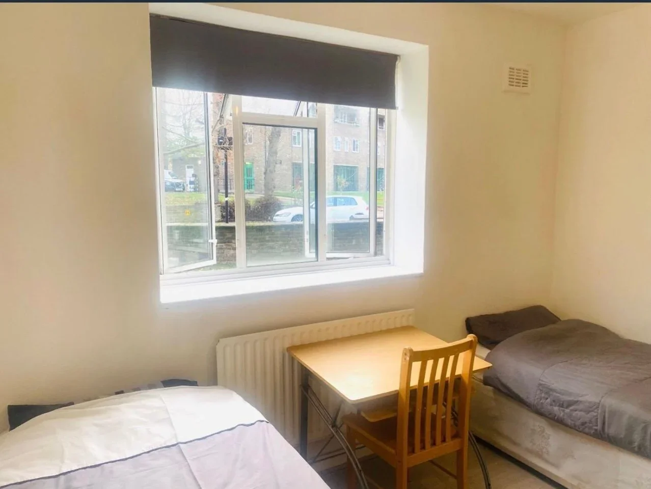 Room Mortimer Crescent in Greater London