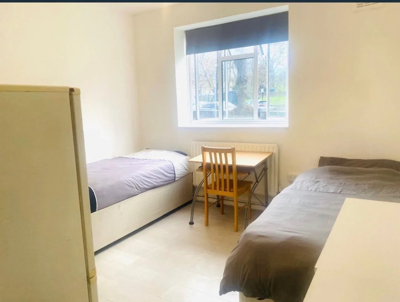 Room Mortimer Crescent in Greater London