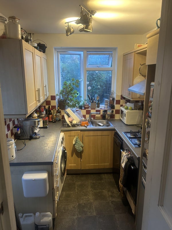 Room Ewart Road in Greater London