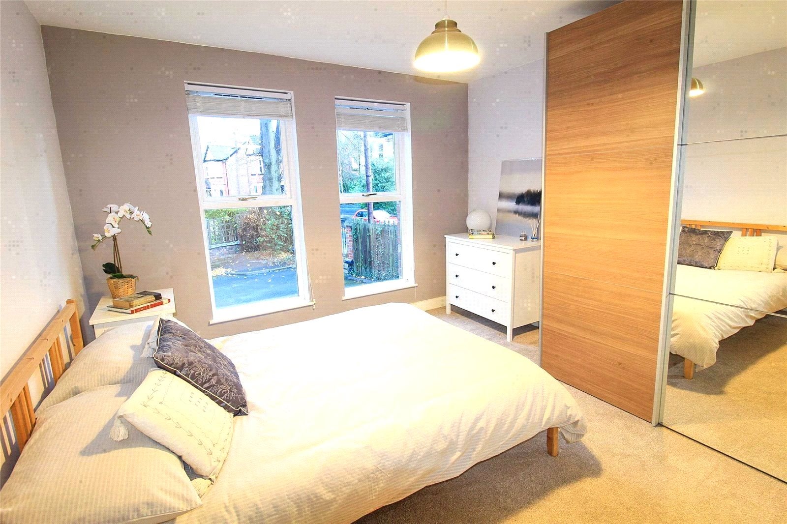 Flat Brigadier Close in Manchester