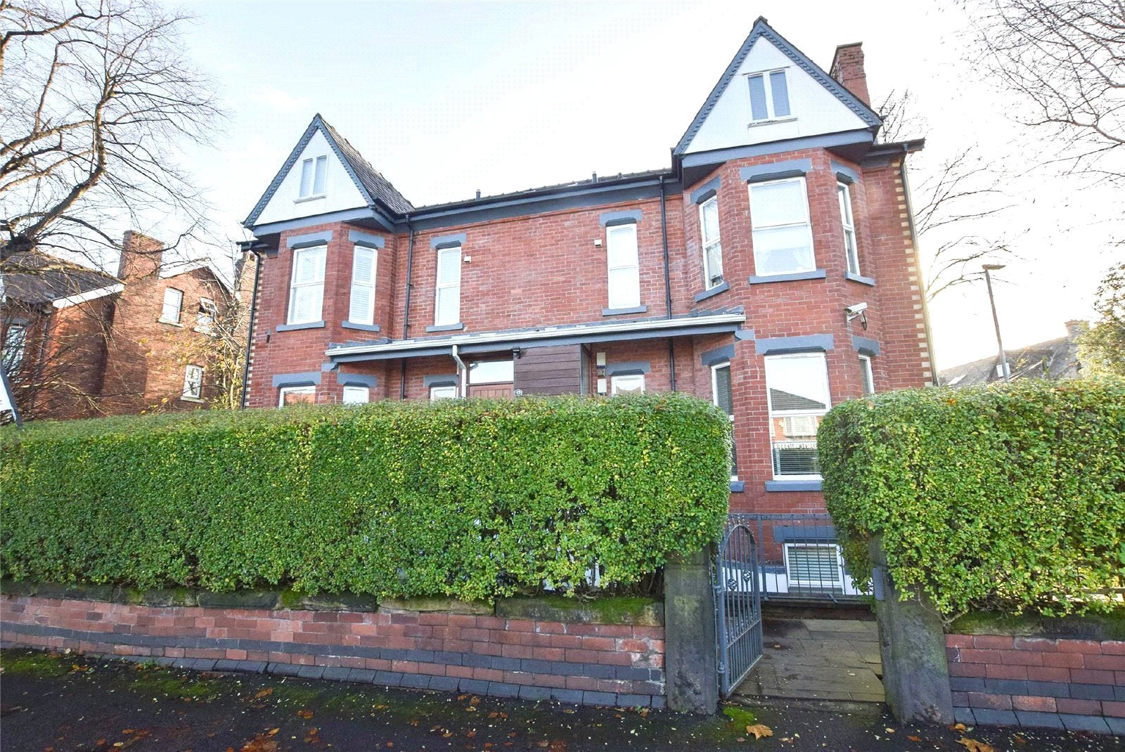 Flat Brigadier Close in Manchester