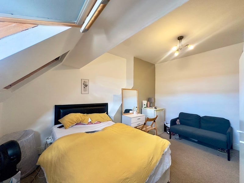 Room Chester Road in Trafford
