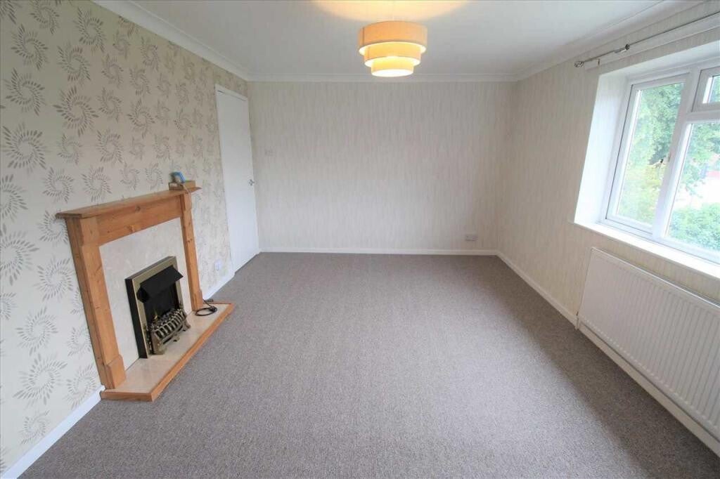 Flat Lucerne Close in Nottingham
