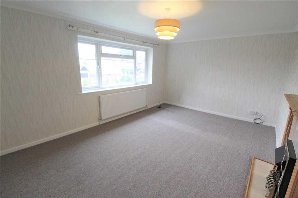 Flat Lucerne Close in Nottingham