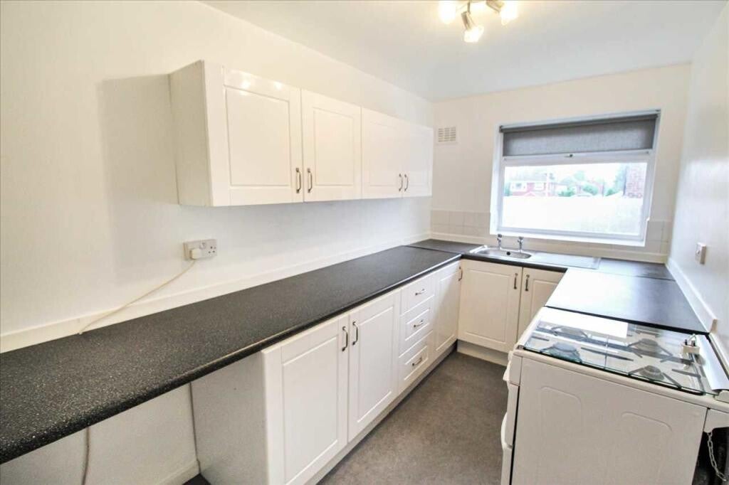 Flat Lucerne Close in Nottingham