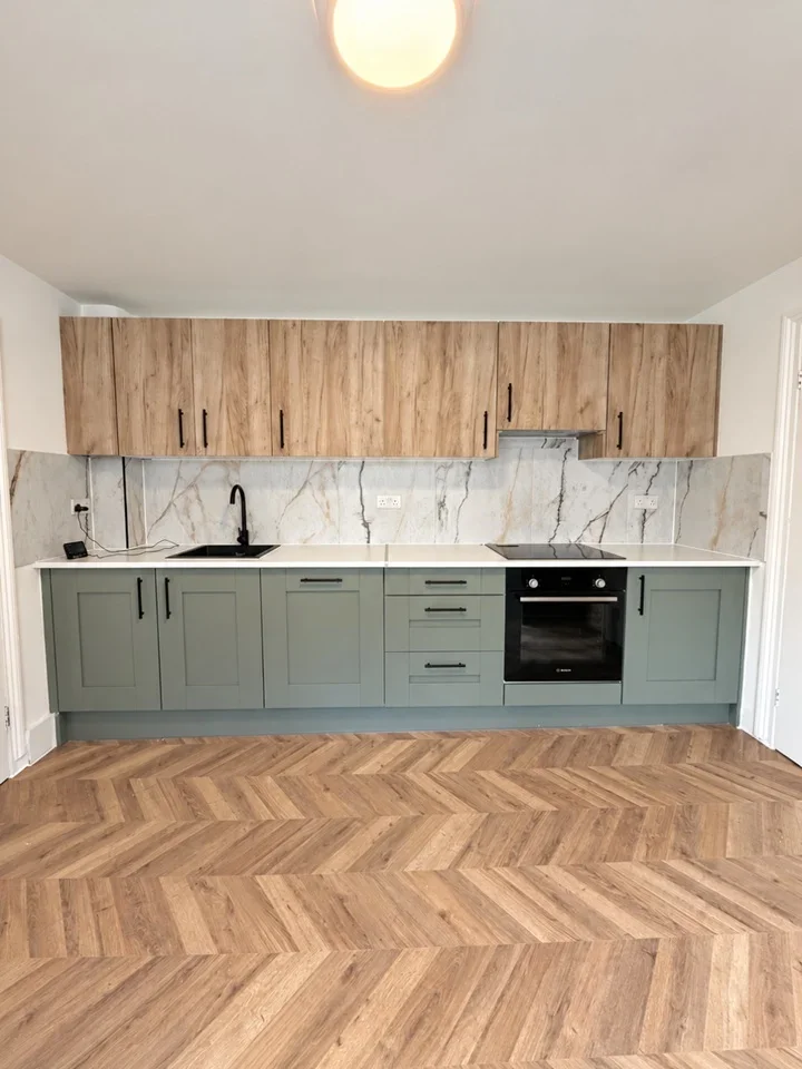 Flat Keppel Road in Greater London