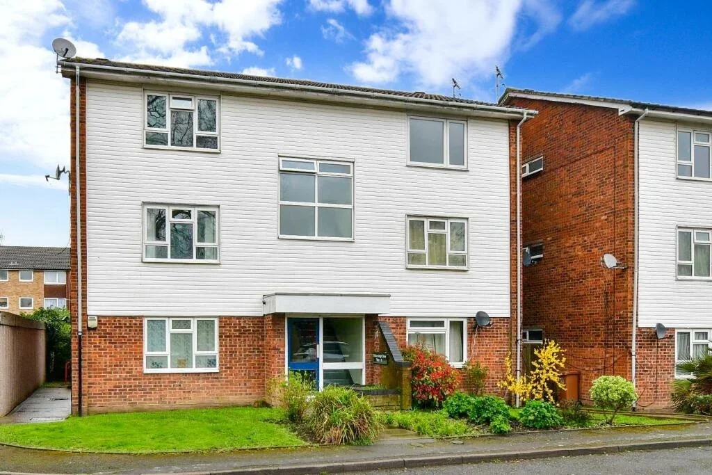 Flat Abbotsleigh Close in Greater London