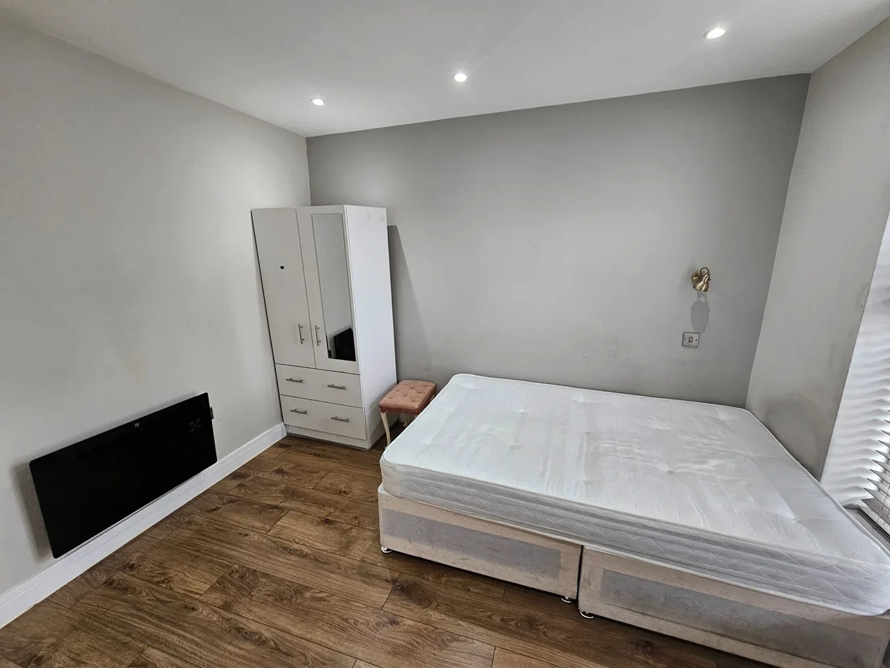 Flat High Grove in Greater London
