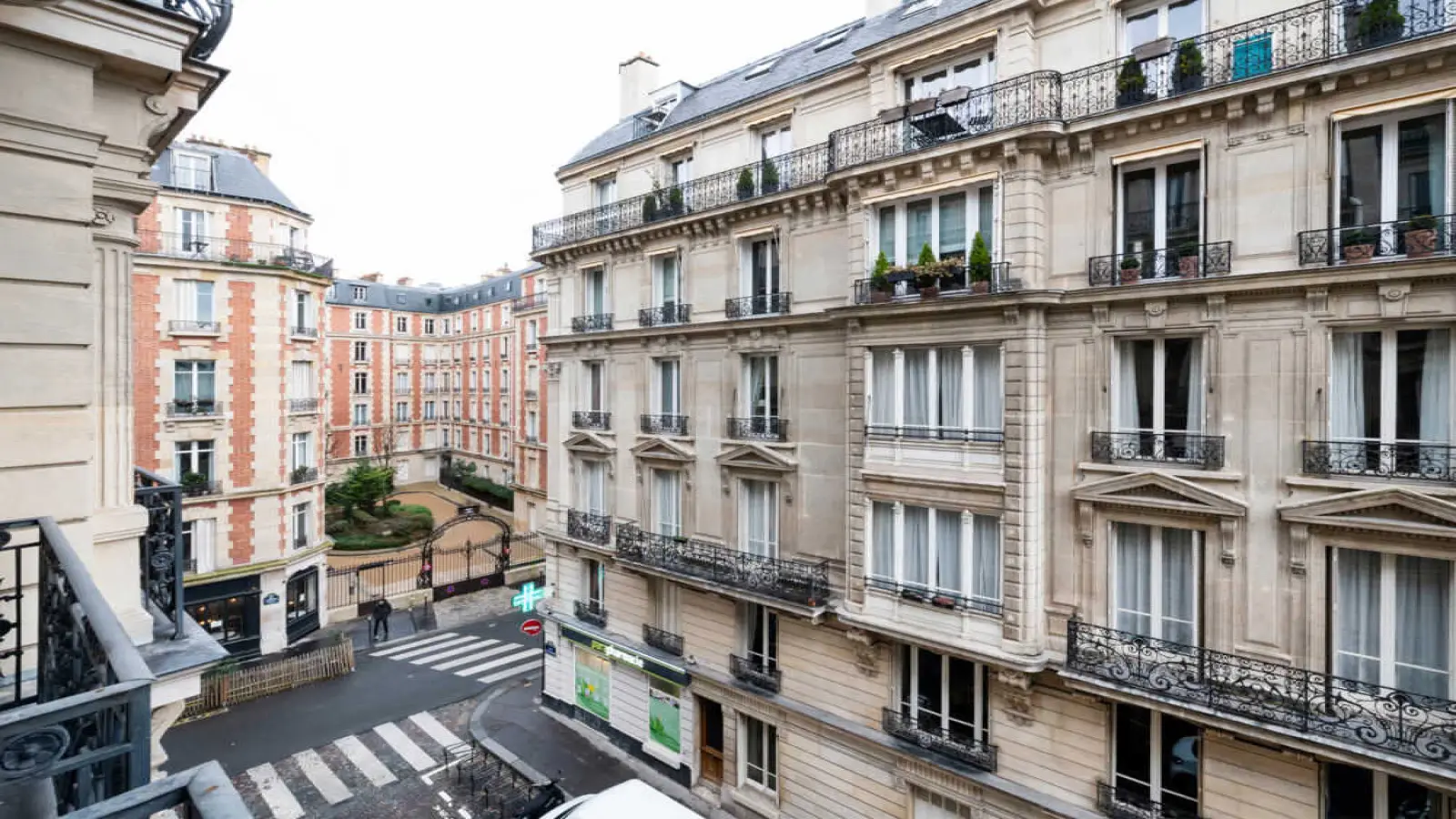 Room Rue Léo Delibes in Paris