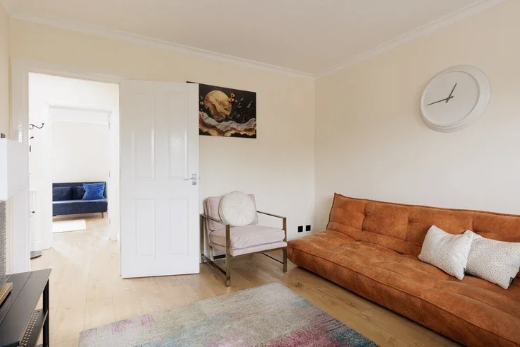 Flat Warwick Road in Greater London