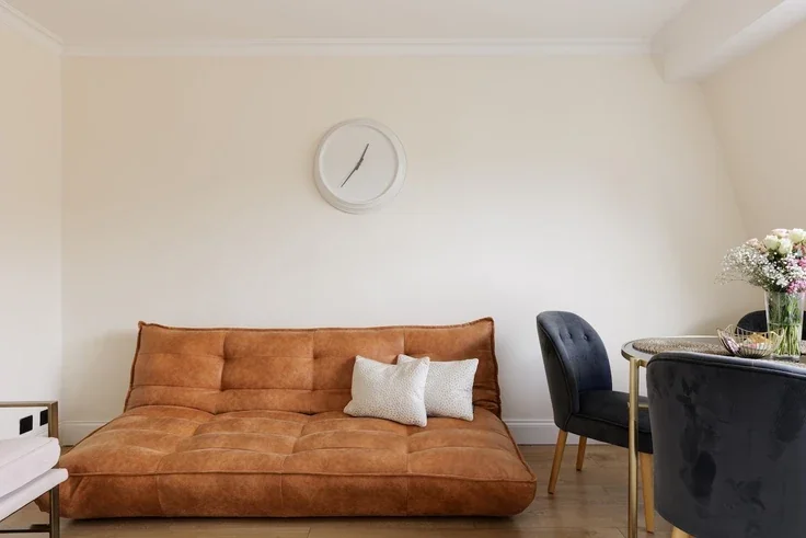 Flat Warwick Road in Greater London
