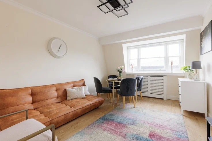 Flat Warwick Road in Greater London