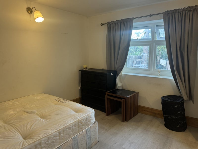 Room Tunnel Avenue in Greater London