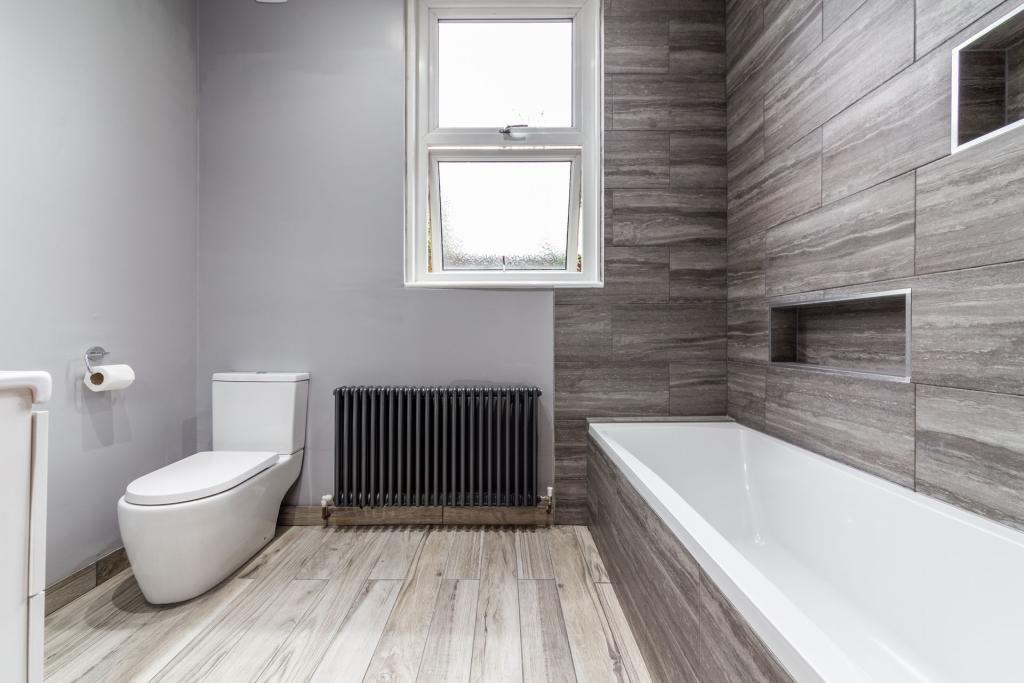 Flat Courthill Road in Greater London