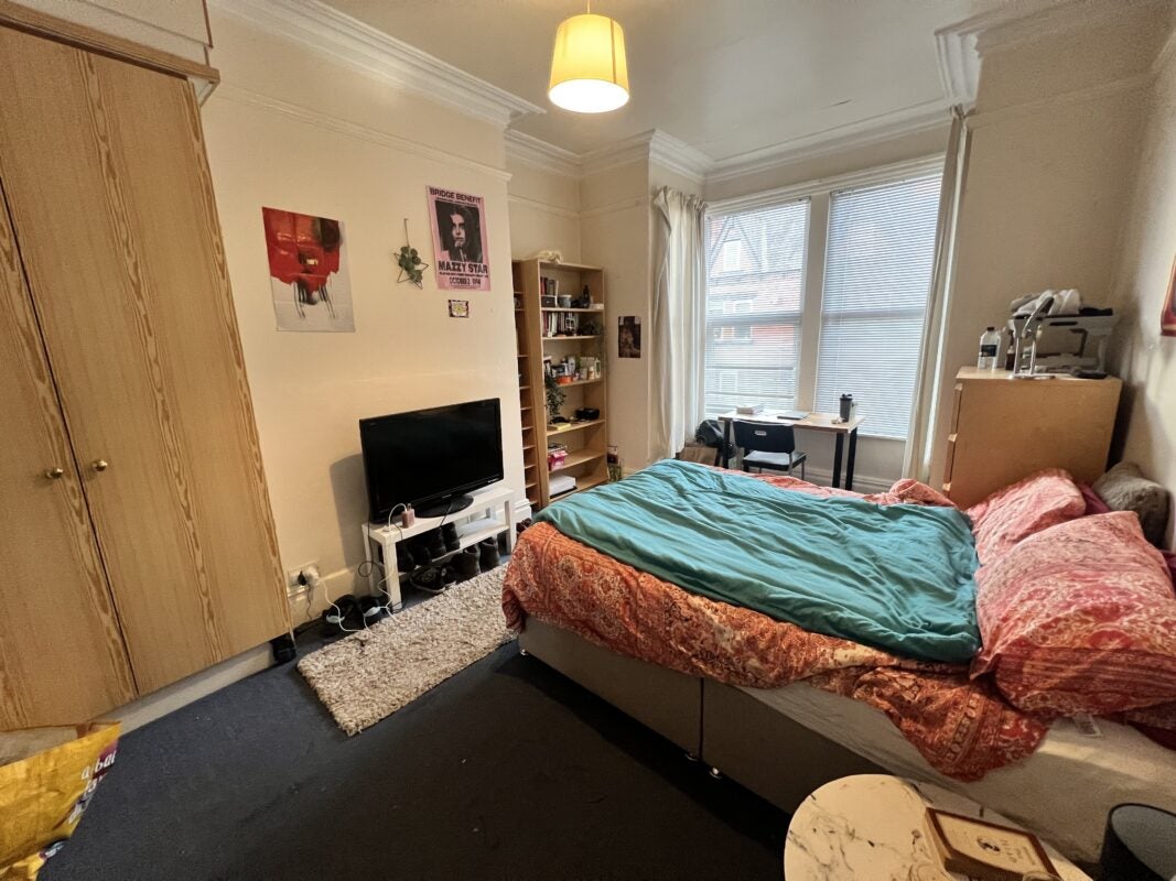 Flat Manor Drive in Leeds