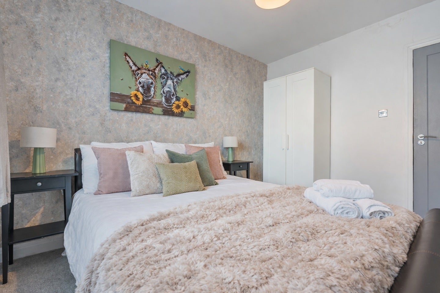 Flat Elmwood Road in Greater London