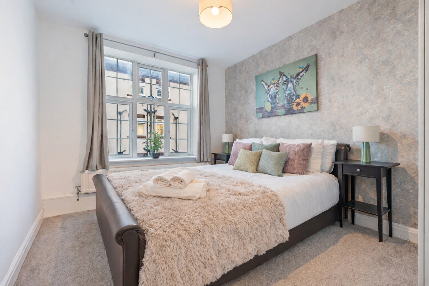 Flat Elmwood Road in Greater London
