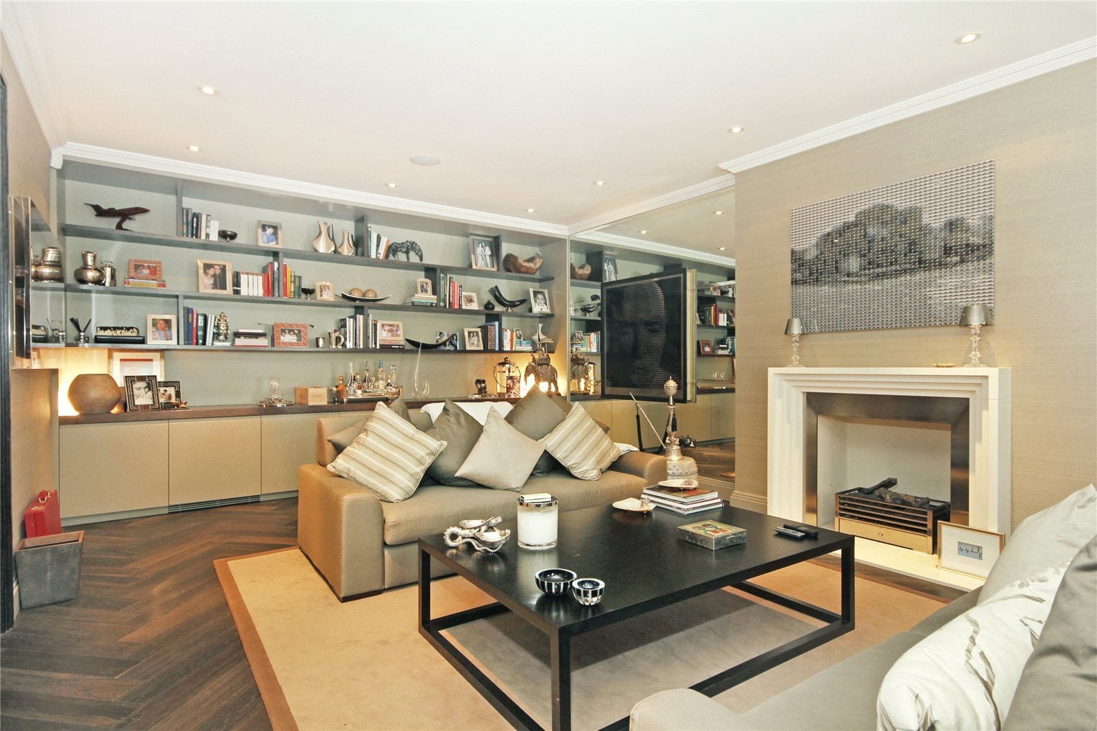House Kinnerton Street in City of Westminster