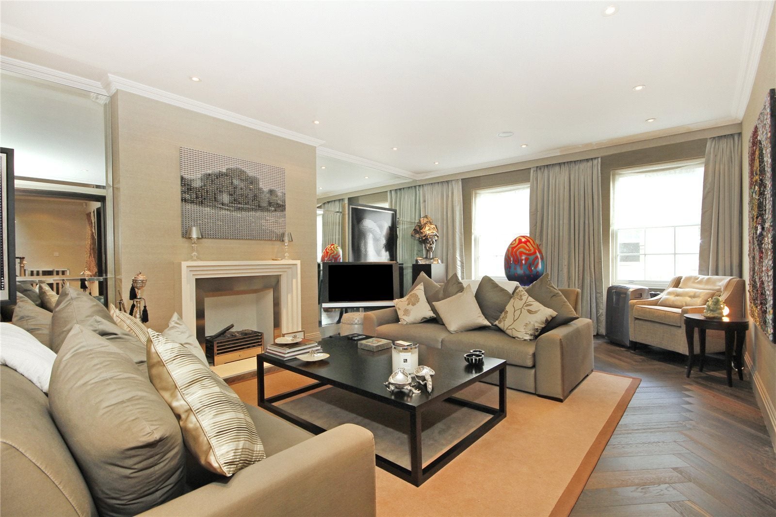 House Kinnerton Street in City of Westminster