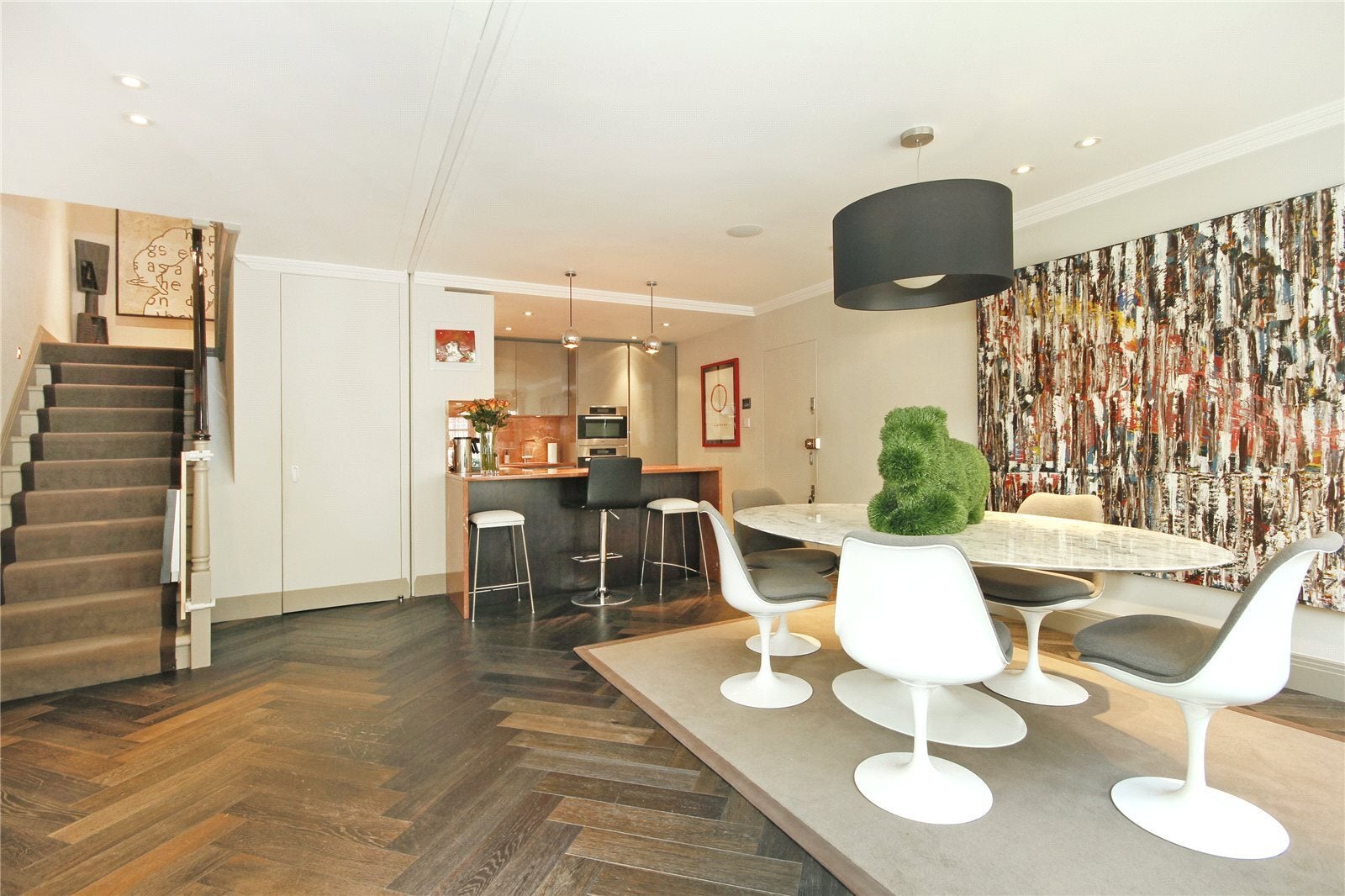 House Kinnerton Street in City of Westminster