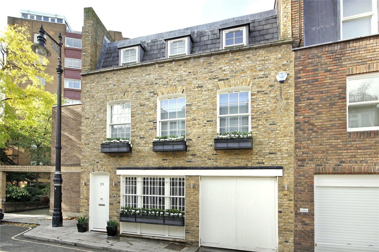 House Kinnerton Street in City of Westminster