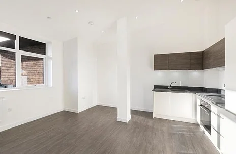 Flat Knoll Road in Surrey Heath