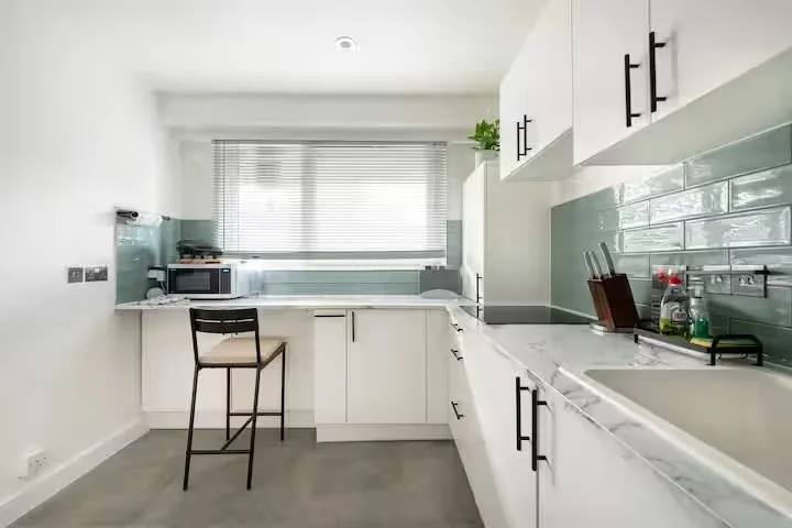 Room Brownswood Road in Greater London