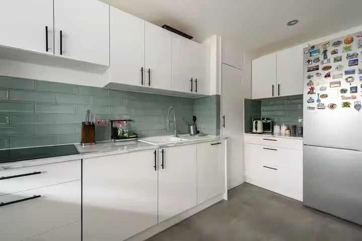Room Brownswood Road in Greater London