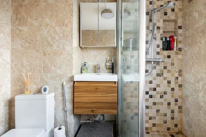Room Brownswood Road in Greater London