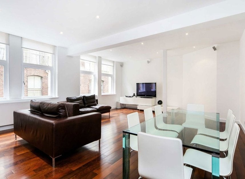 Flat Pardon Street in Greater London
