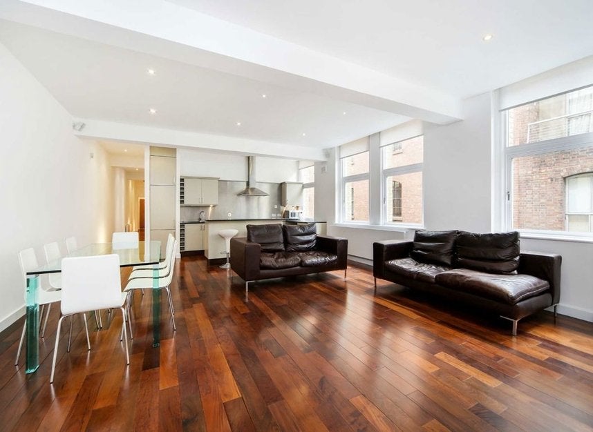 Flat Pardon Street in Greater London