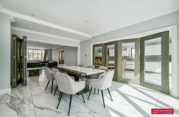 House Crespigny Road in Greater London