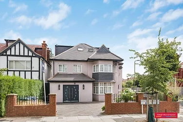 House Crespigny Road in Greater London