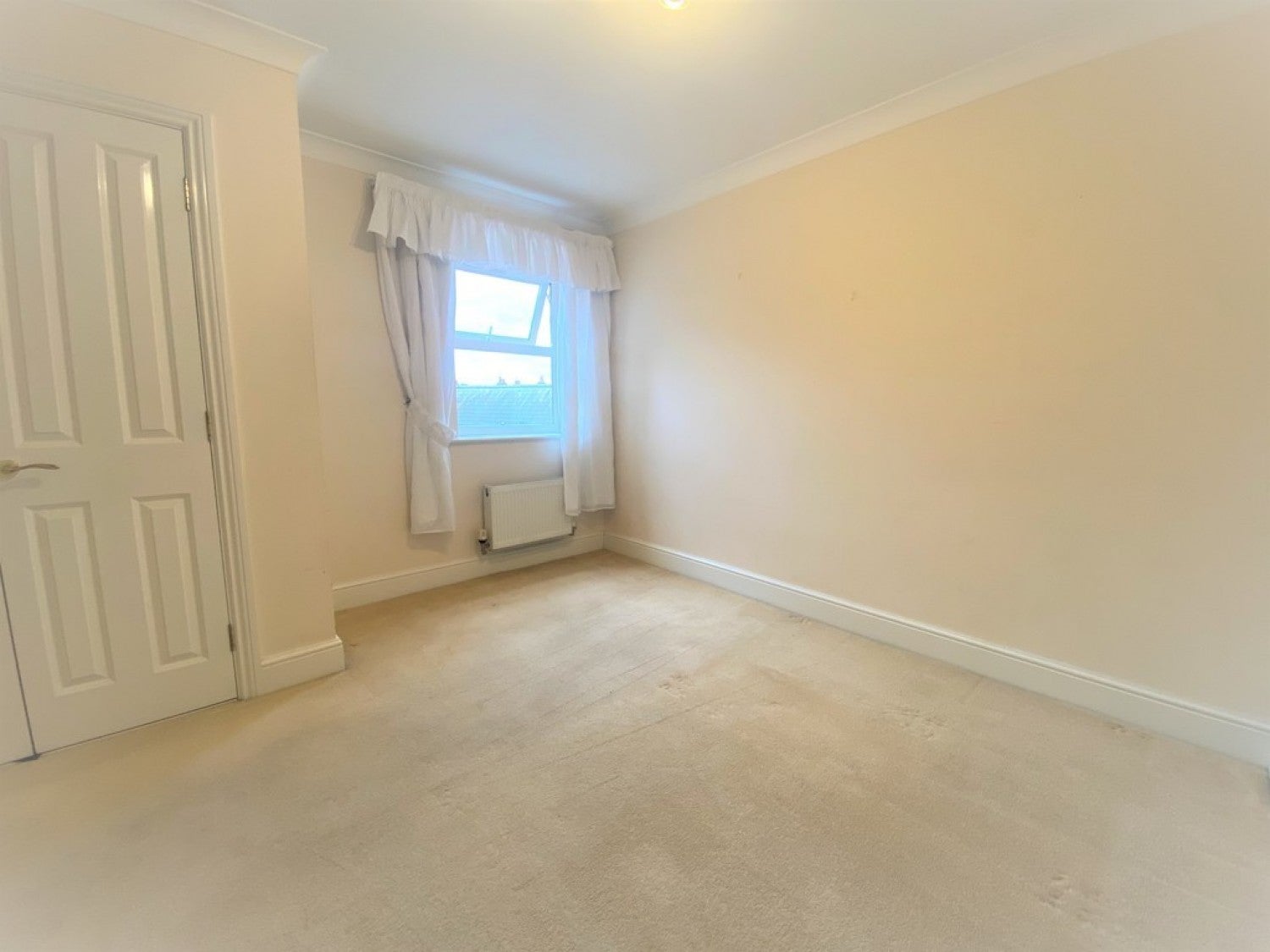 Flat Oak Tree Close in Royal Leamington Spa