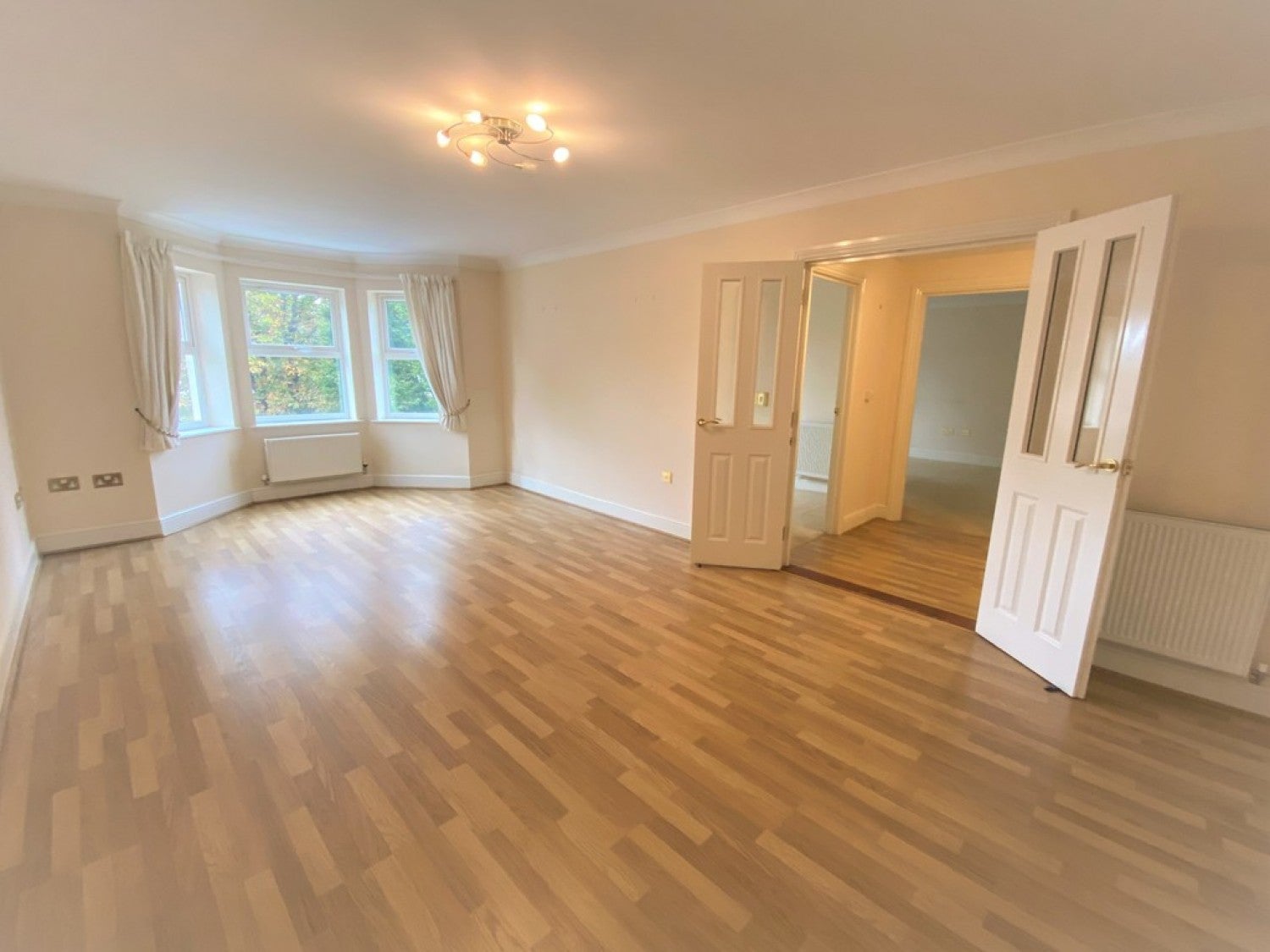 Flat Oak Tree Close in Royal Leamington Spa
