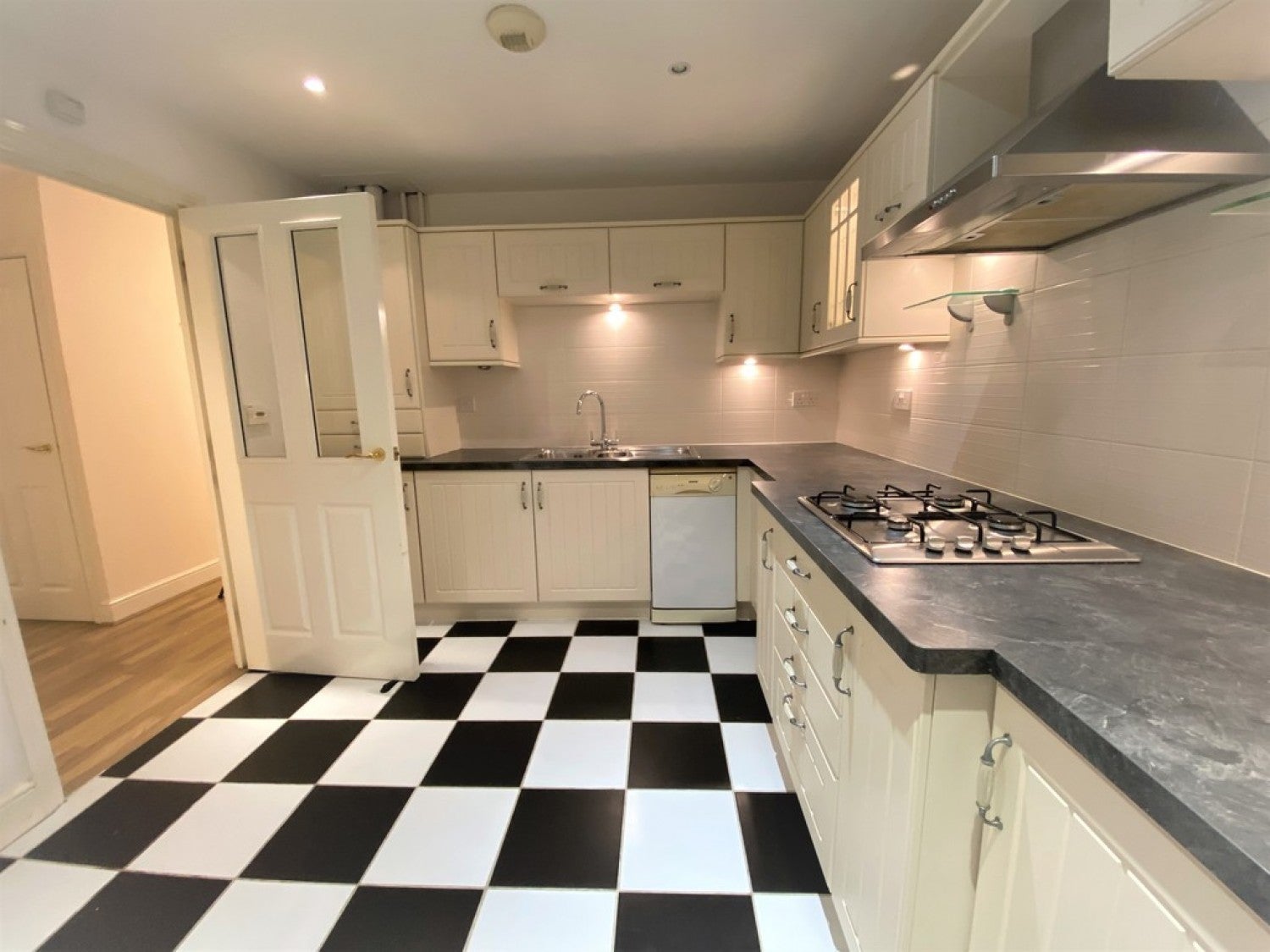 Flat Oak Tree Close in Royal Leamington Spa