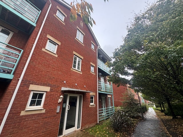 Flat Russell Walk in Exeter